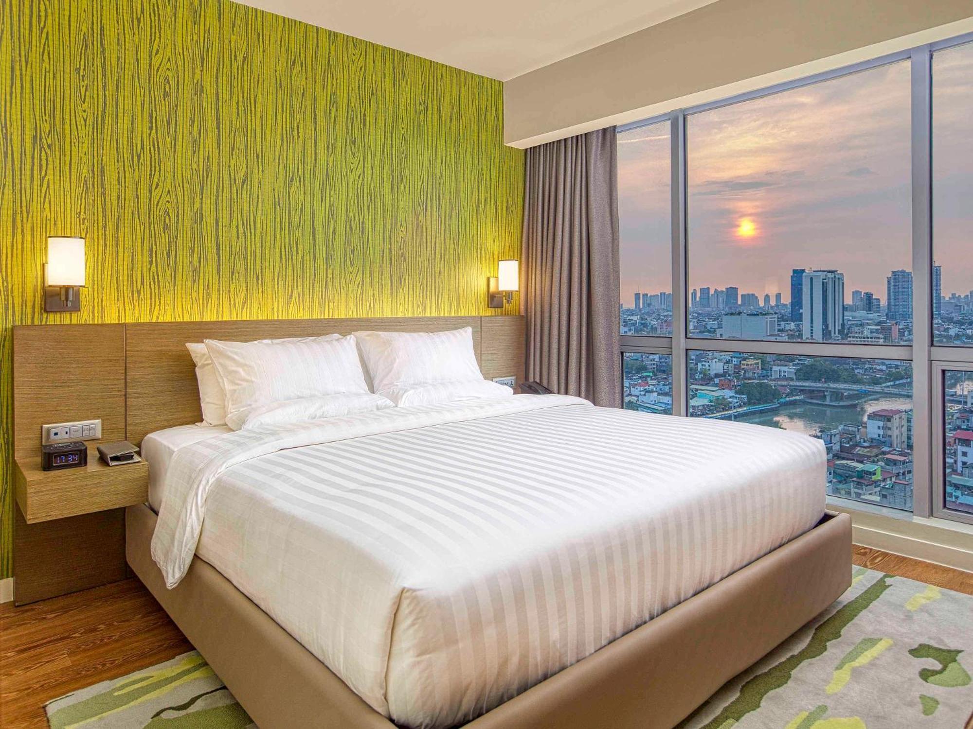 Novotel Suites Manila At Acqua Mandaluyong Exterior foto